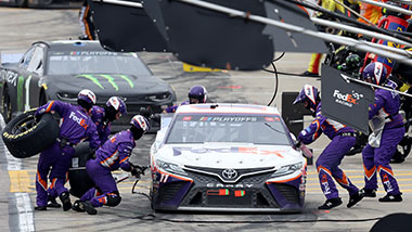 picture of NASCAR pit crew changing tires