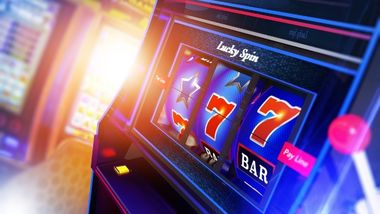 Lucky Spin Slot machine with number 7s on the screen